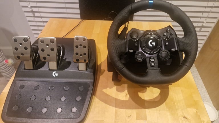 image for Logitech G923 racing wheel and pedals 