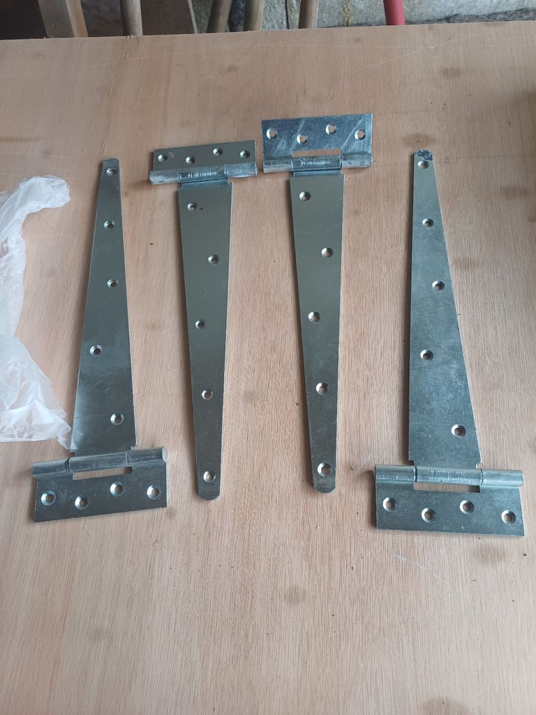 T hinges 