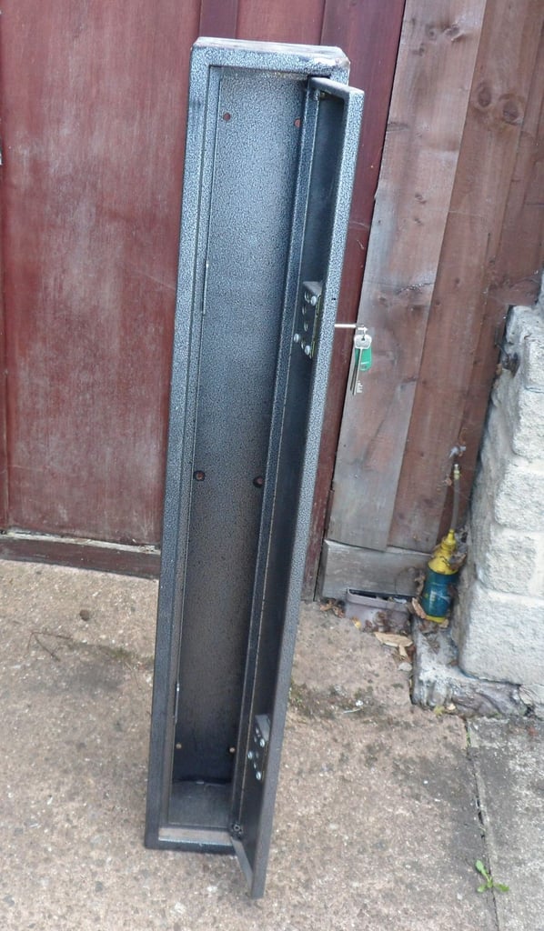 Gun Cabinet with locks and 3 keys can be bolted to a wall no longer needed 137 x 20 x 16cm