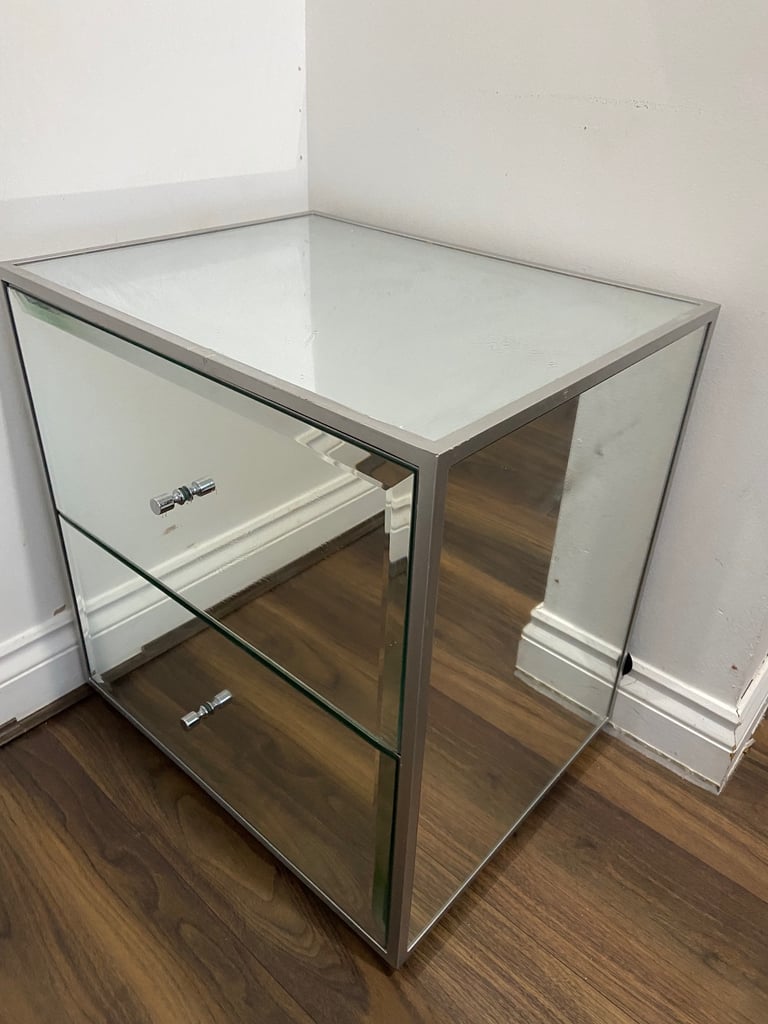 MIRRORED BEDSIDE TABLE 