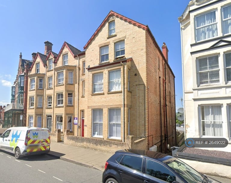 2 bedroom flat in High Street, Llandrindod Wells, LD1 (2 bed) (#2649022)
