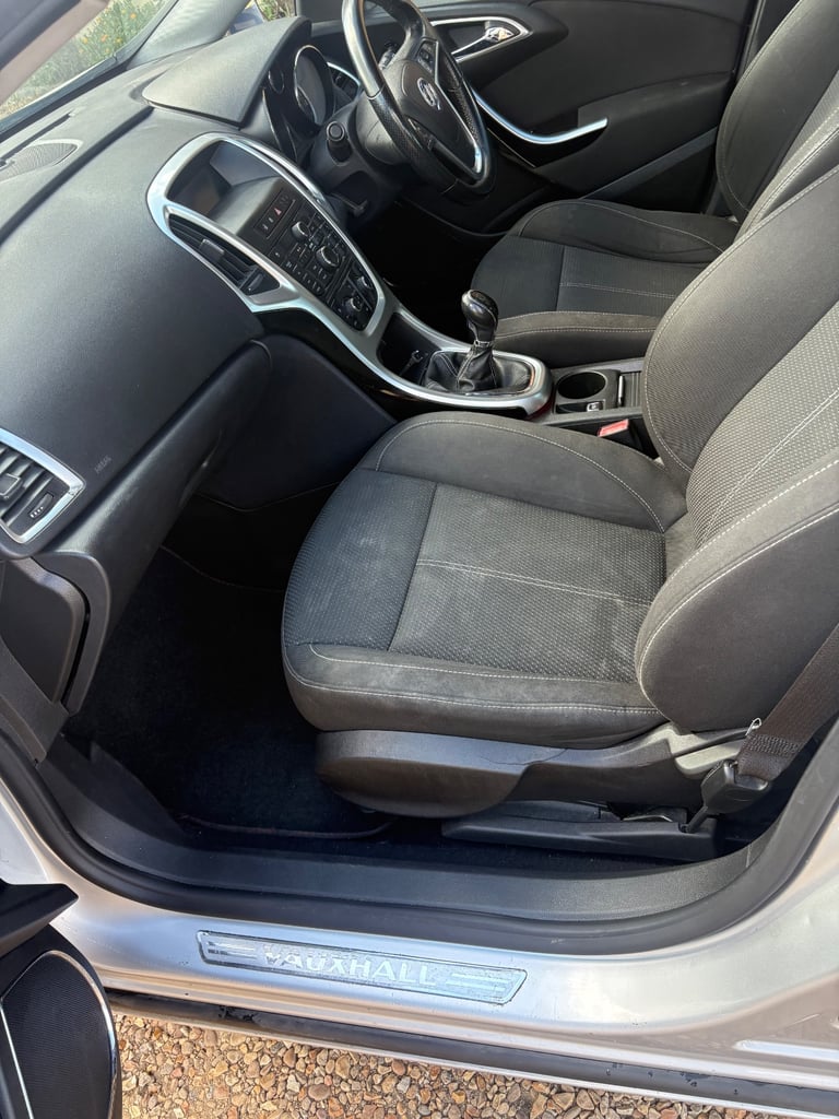 Vauxhall, ASTRA, Hatchback, 2010, Manual, 1598 (cc), 5 doors