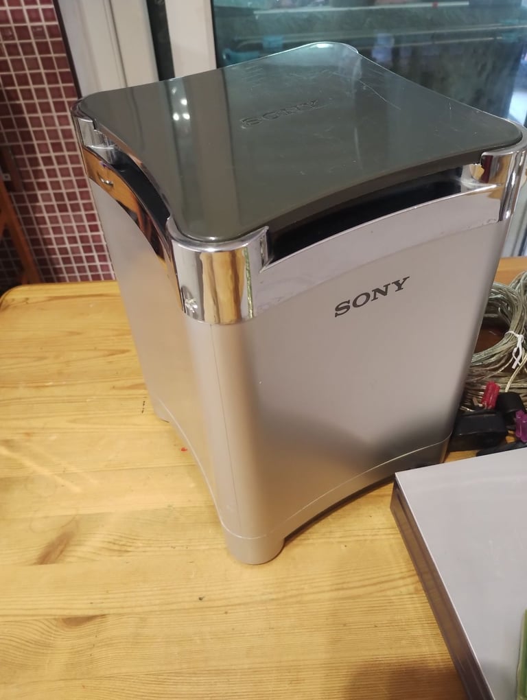 Sony DAV-S550 5.1 Surround Sound DVD Player Home Cinema System