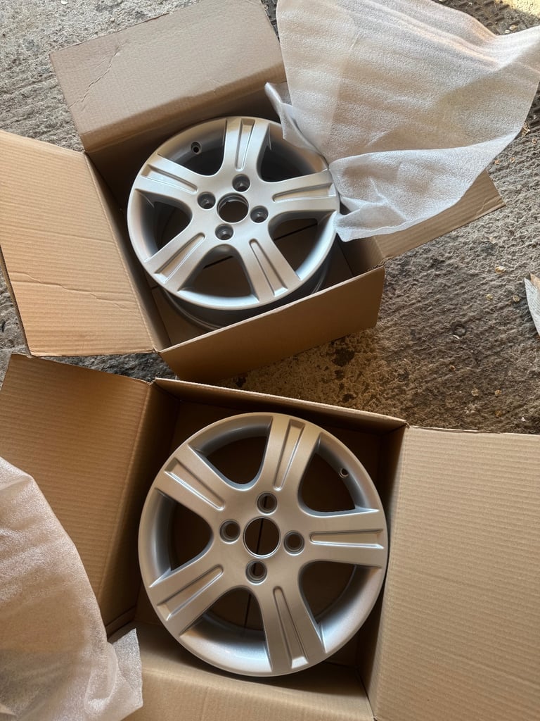 Ford 15-inch Alloy wheels X2. Brand new in box