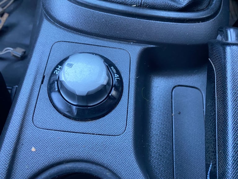 (64) Isuzu D Max E/C 2.5 Twin Turbo,  Canopy ,nt mitsubishi l200 club cab,toyota hilux ecb,