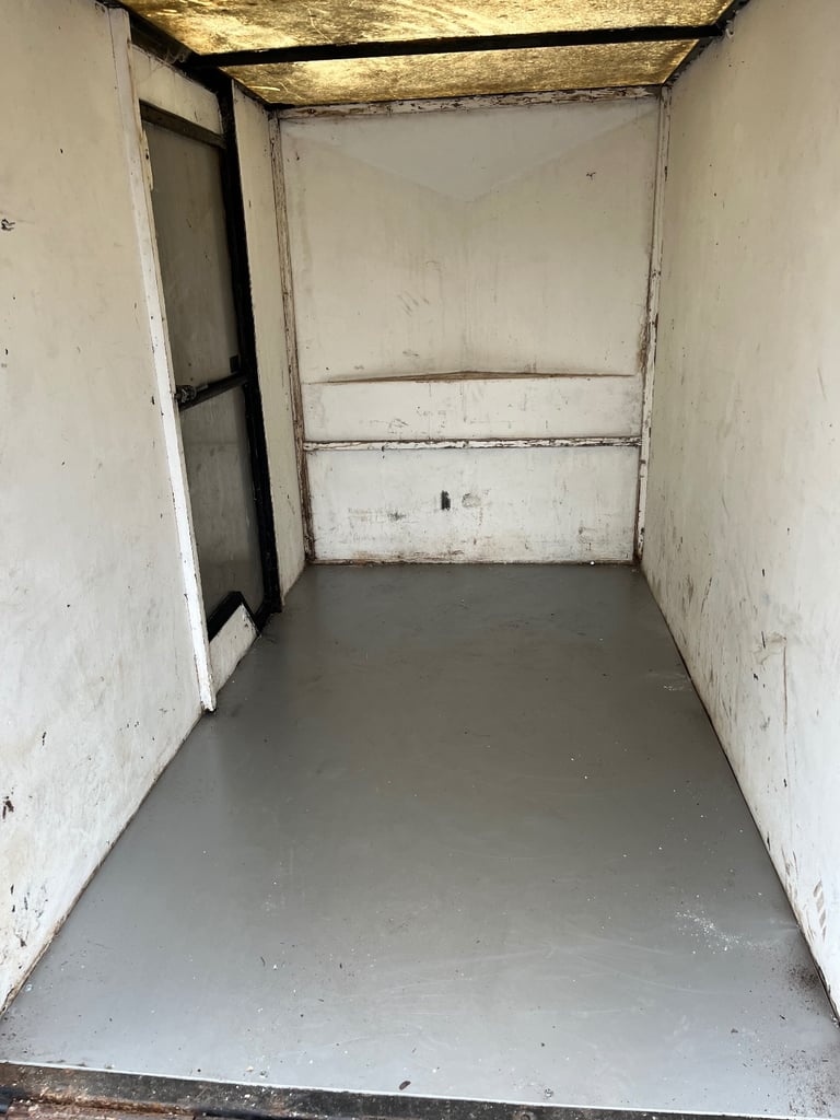 TWIN AXLE BOX TRAILER.    BRAKED 