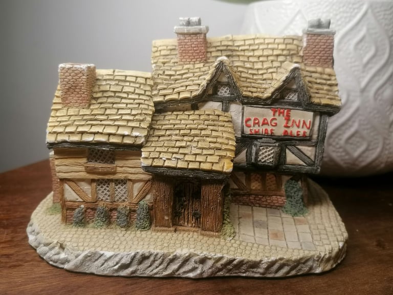 Vintage Naturalcraft memory lane cottages by Peter Tomlins Crag inn Made in England.