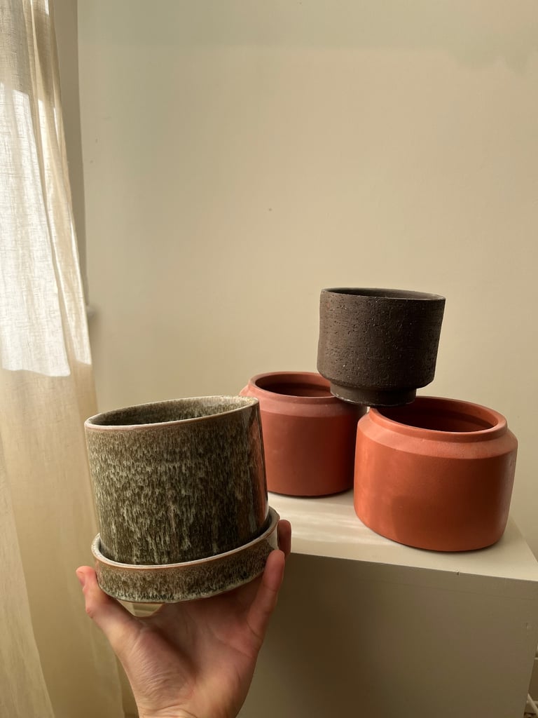 A collection of houseplant pots 