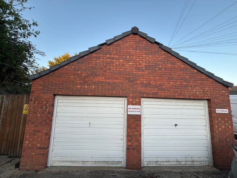 Garages for rent central Lincoln 