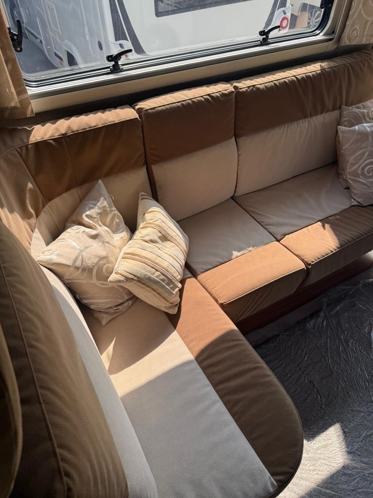 2015 Frankia 640 - 3 ltr - 49,000 Miles - 4 Berth / 2 Belts 