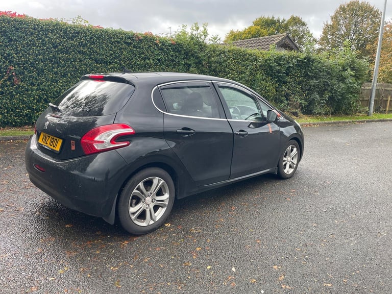 Peugeot, 208, Hatchback, 2015, Manual, 1560 (cc), 5 doors