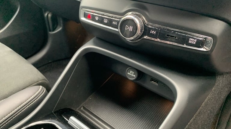 2020 Volvo XC40 R-Design, T3 automatic Estate Petrol Automatic