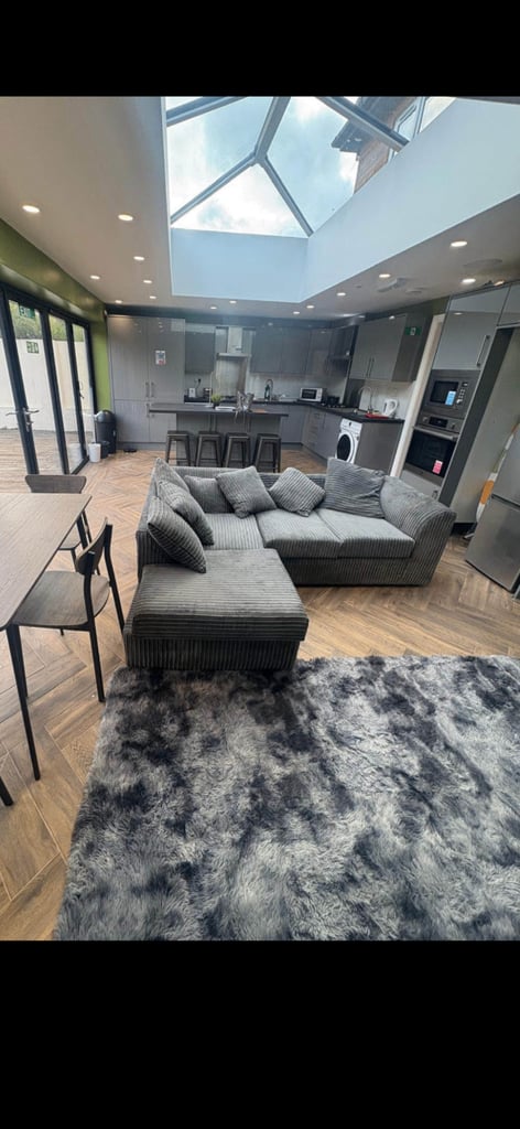 Ready for a change? 🤔 Birmingham rooms await 🏡