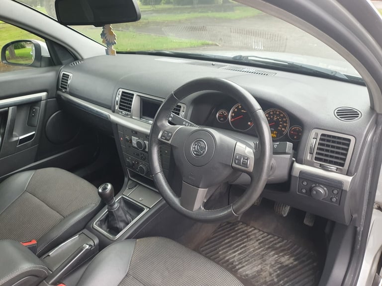 2007 Vauxhall Vectra 1.8i VVT Design 5dr HATCHBACK Petrol Manual