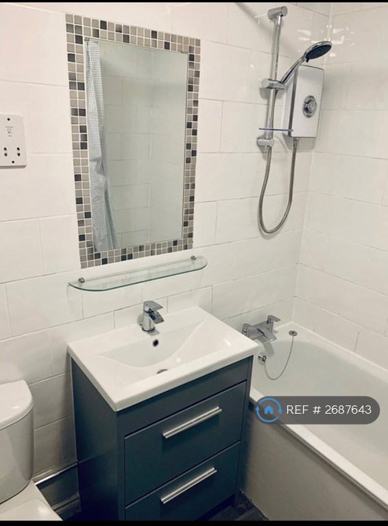 4 bedroom flat in Glasgow, Glasgow, G5 (4 bed) (#2687643)