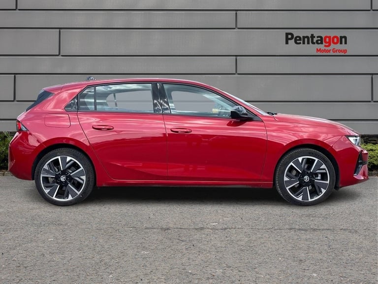  Vauxhall Astra Electric 54kwh Design Hatchback 5dr Electric Auto 156 Ps