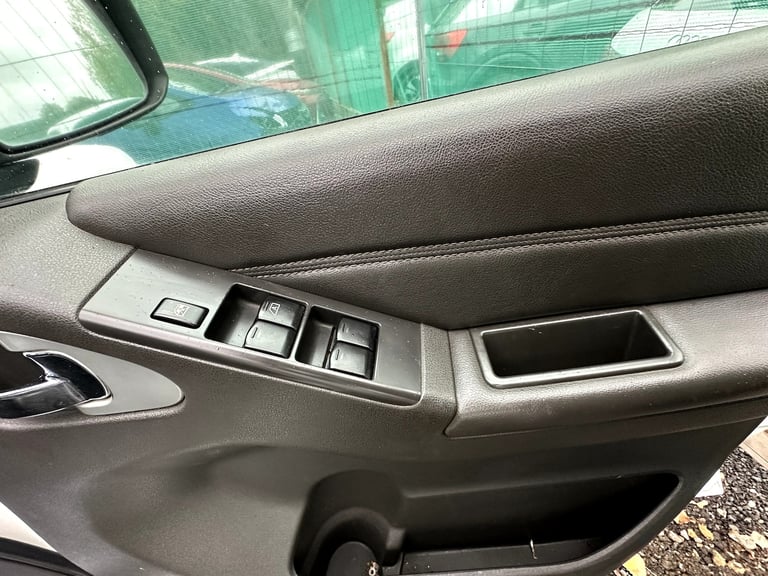 2013 Nissan Navara 3.0 dCi V6 Outlaw 4WD Diesel 4-Door Diesel