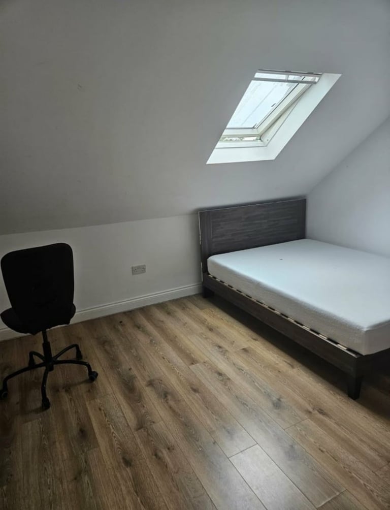 BEAUTIFUL 2 BEDROOM FLAT AVAILABLE NOW IN PALMERS GREEN 