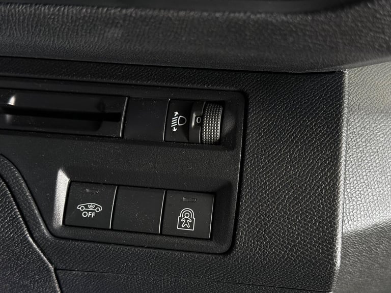 2018 Peugeot 3008 1.2 PureTech Allure Euro 6 (s/s) 5dr HATCHBACK Petrol Manual