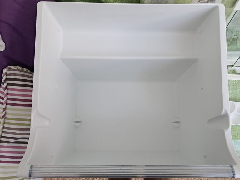 AEG Santo K91800-5i Integrated tall fridge spare shelves and drawer