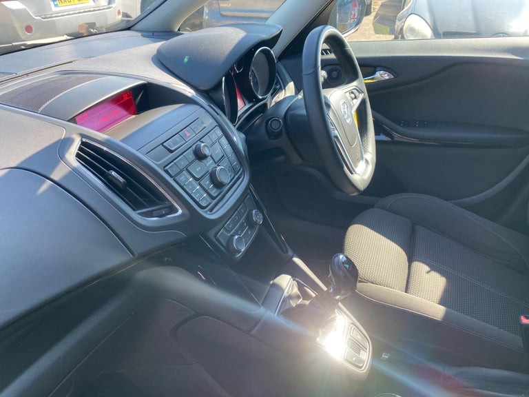 2015 Vauxhall Zafira Tourer 1.4i Turbo SRi MPV 5dr Petrol Manual Euro 6 (140 ps) MPV Petrol Manual