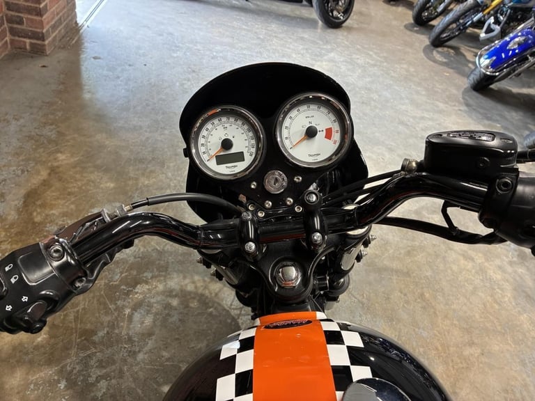 Triumph Thruxton in Davida colours by 8 ball paintworks for sale Chesterfield