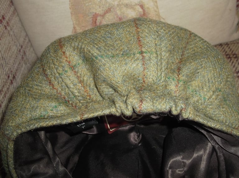 Ladies Hawkins Country Collection Lovat Green Tweed Check Bakers Boy Cap Size 7  57 cms.