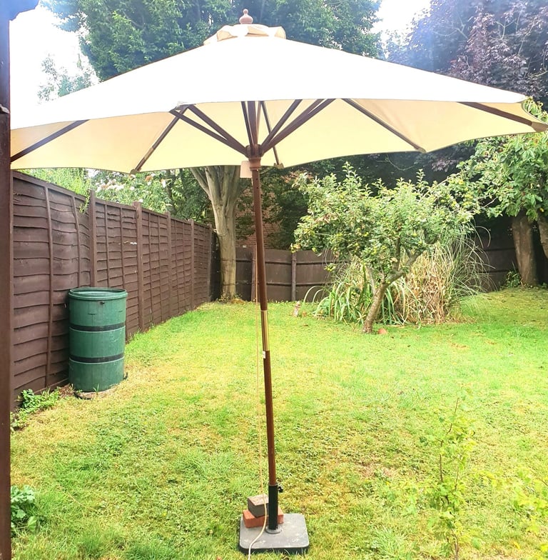Large 2.5mt Parasol with Stand