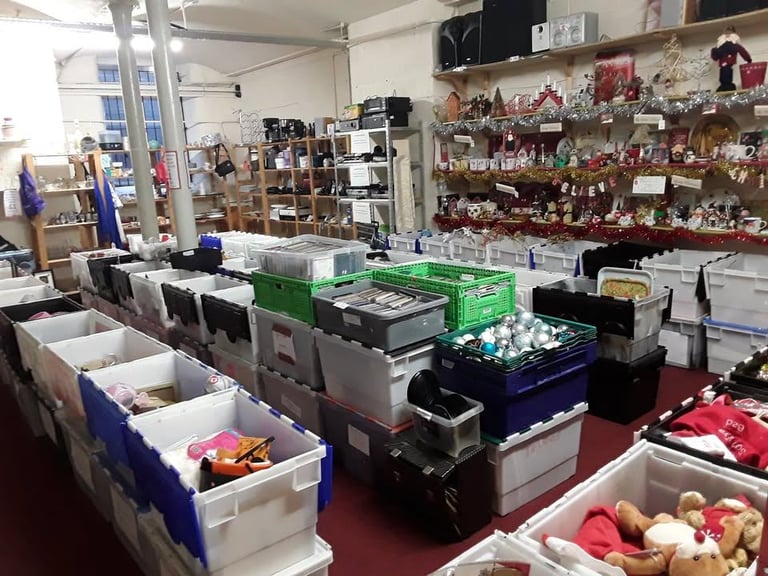 30-inch-wide grey toddler bed base & mattress Low Cost Moves 2nd Hand Items STALYBRIDGE SK15 3DN