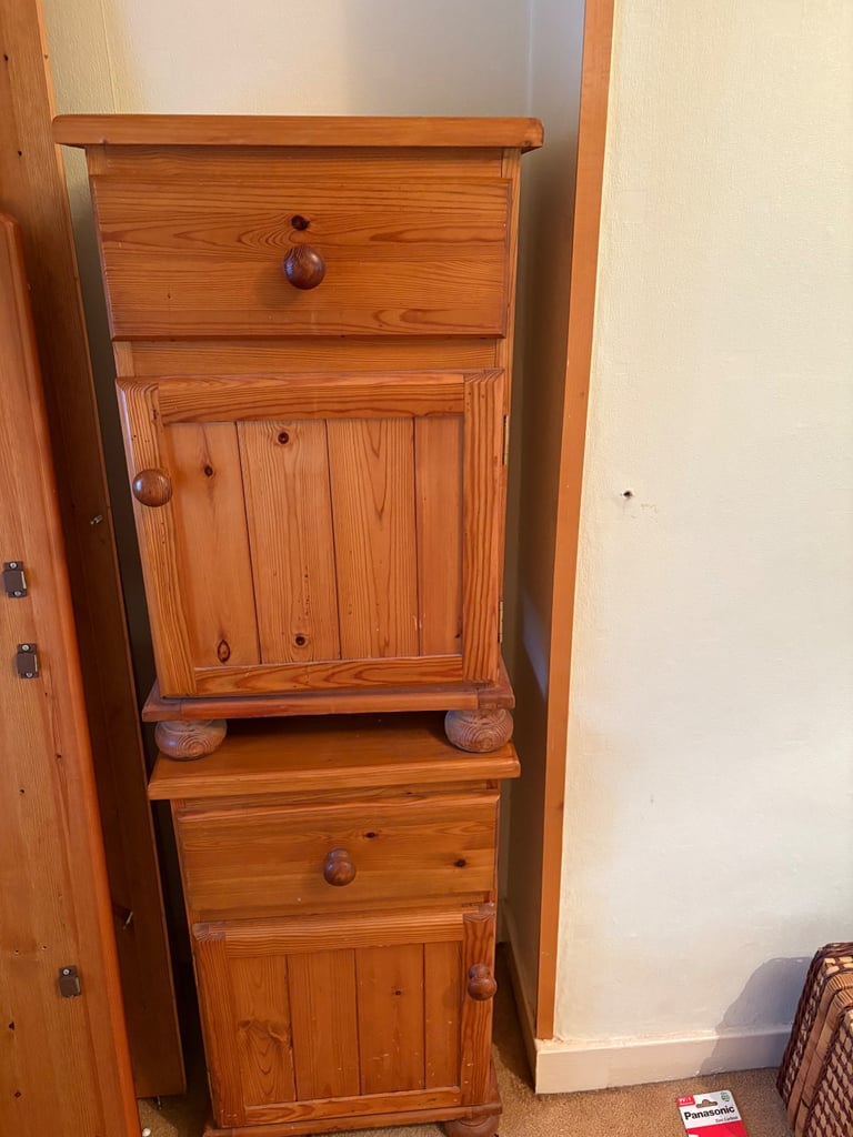 2 bedside tables