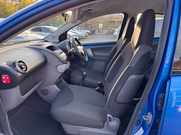 2011 Toyota AYGO 1.0 VVT-i Blue 5dr HATCHBACK Petrol Manual