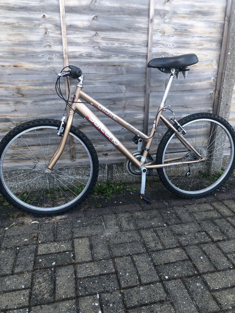 Salcano Bike Suit Junior/ Teenager/ Small Adult/ Woman’s /Girls/ Ladies Bike 26” Tyres wide seat