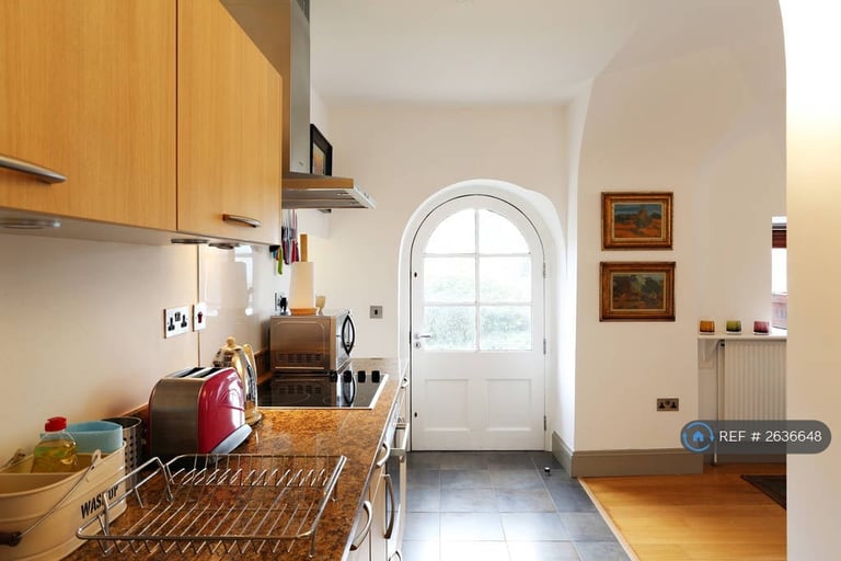 1 bedroom flat in Grove House, Bristol, BS8 (1 bed) (#2636648)