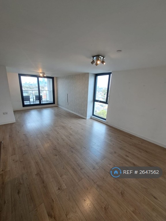 3 bedroom flat in Rotherhithe New Road, London, SE16 (3 bed) (#2647562)