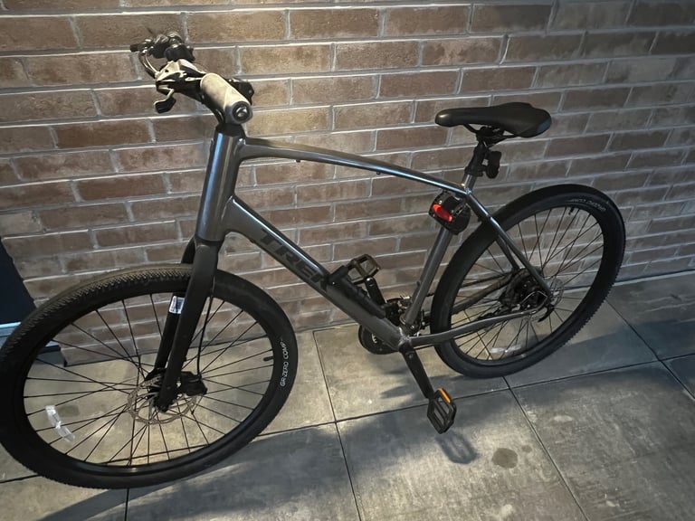 Shimano Trek Dual Sport 2 Hybrid Bike