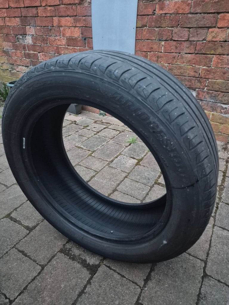 image for Bridgestone 225 50 18 95W Tyre