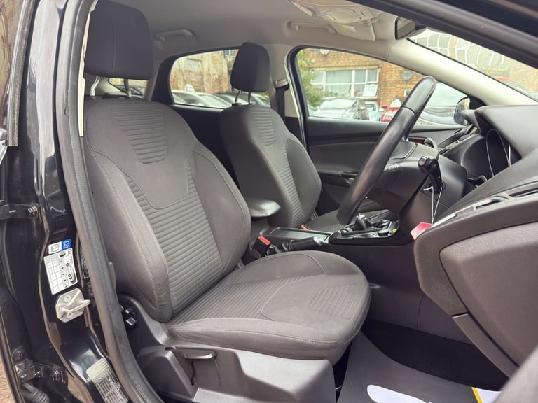 2015 Ford Focus 1.0 EcoBoost 125 Titanium 5dr HATCHBACK PETROL Manual