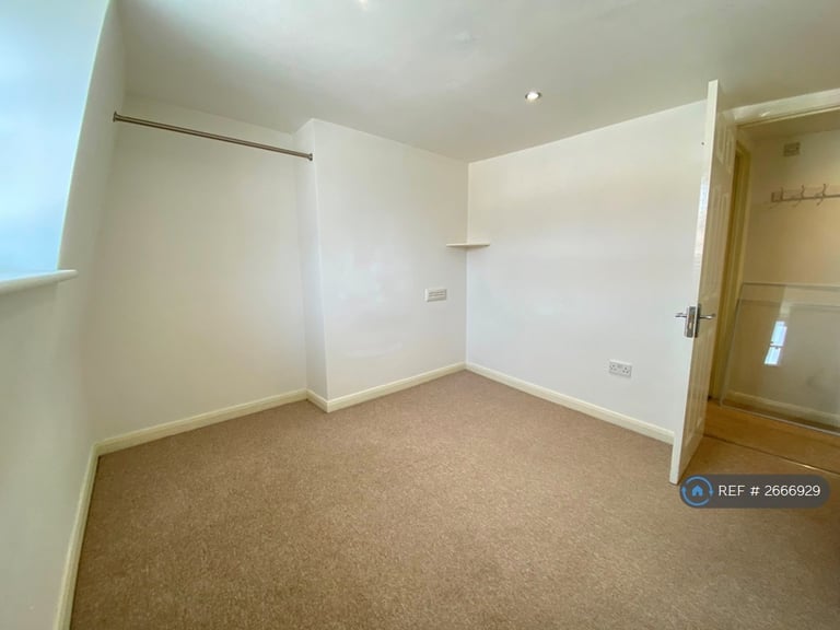 2 bedroom flat in St. James's Street, Brighton, BN2 (2 bed) (#2666929)