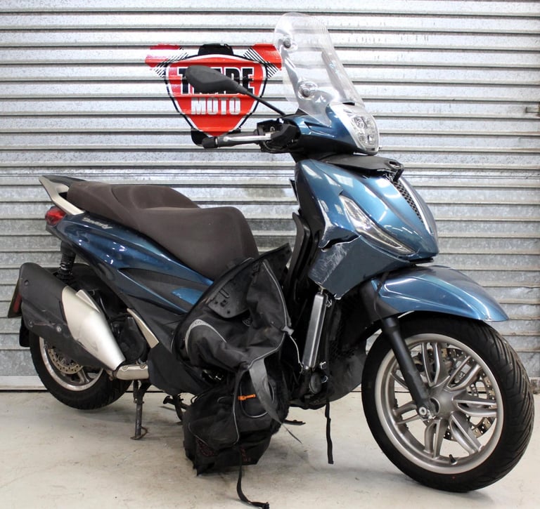 image for 2021 71 PIAGGIO BEVERLEY 400 HPE PROJECT TRADE SALE ENGINE PARTS DAMAGED SCOOTER