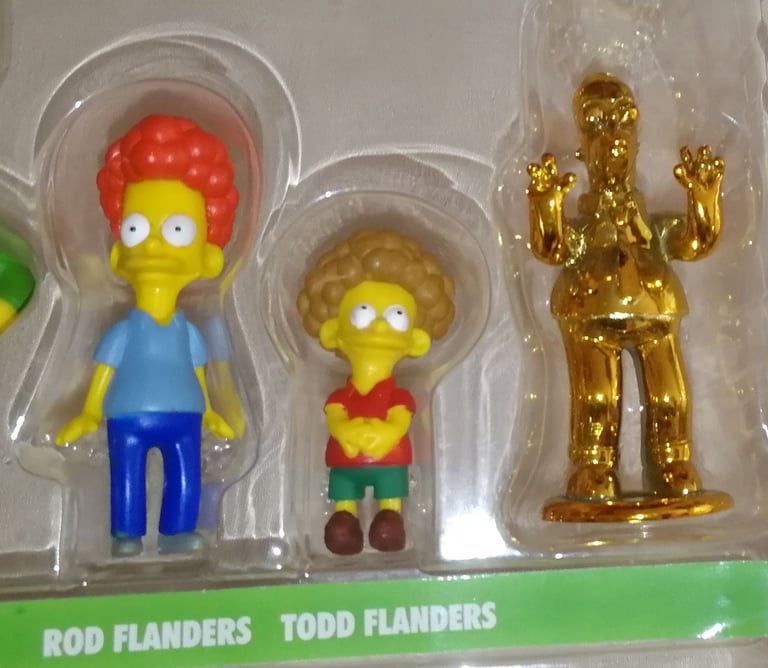 The Simpsons 25 Piece Figurine Collector's Set With Golden Homer + Extra Figure
