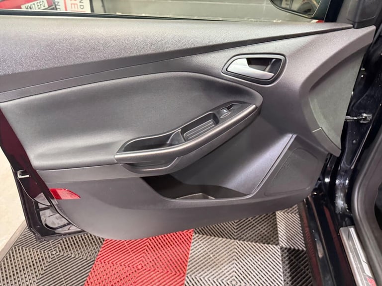 2017 Ford Focus 1.0T EcoBoost ST-Line Euro 6 (s/s) 5dr ESTATE Petrol Manual