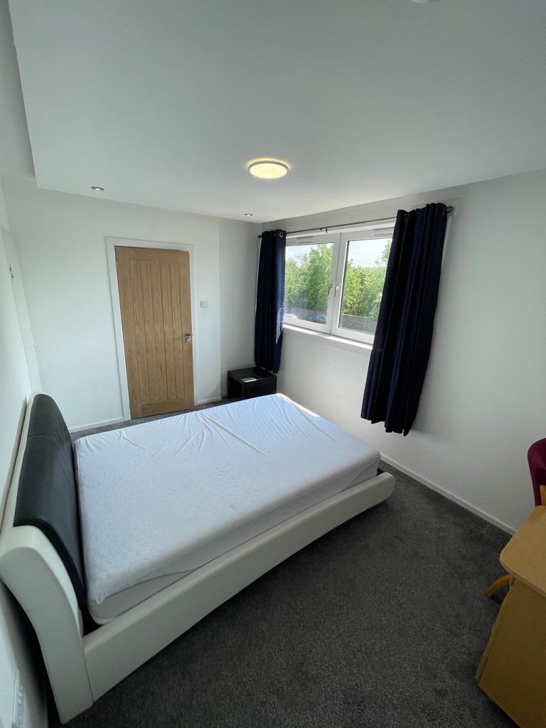 Spacious 3Bed End Terraced house, next to RGU Garthdee Road, AB10 7AX