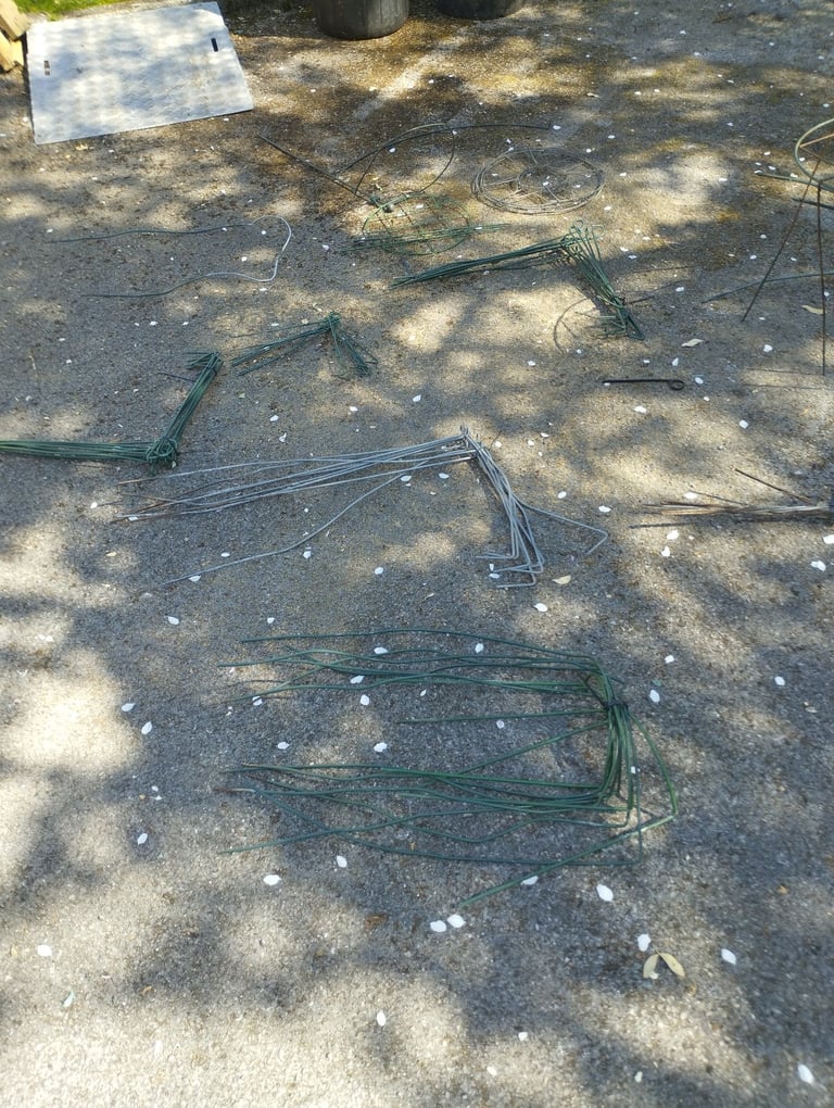 Link stakes plant supports