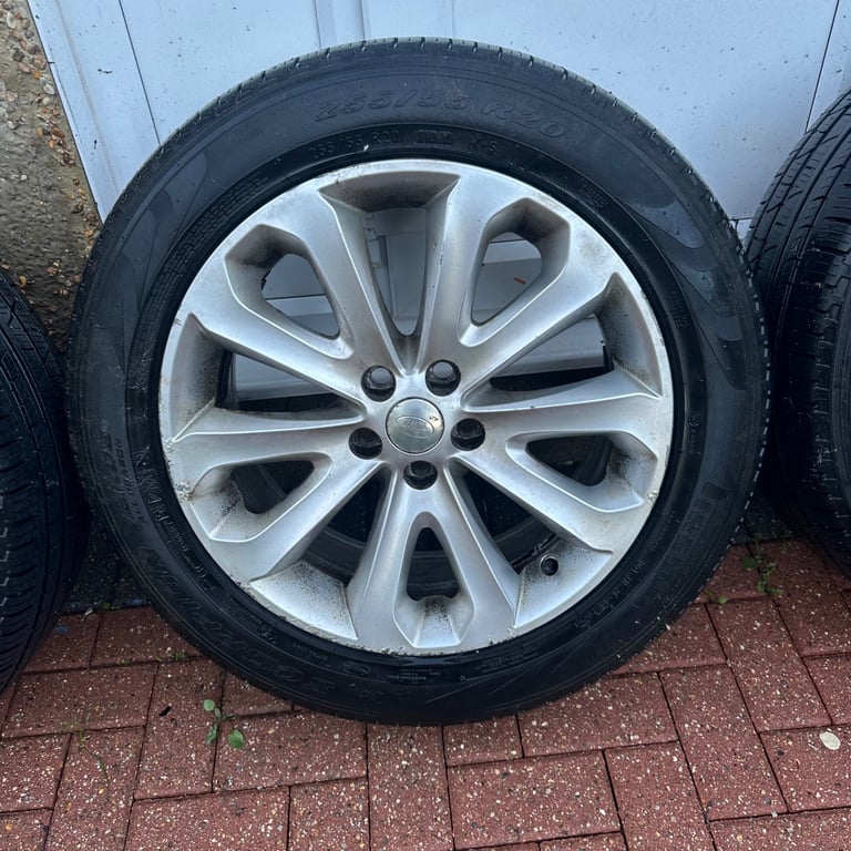 Land/Range Rover alloys Pirelli Scorpion All-Season 255/55 R20 Tyres x4 Range