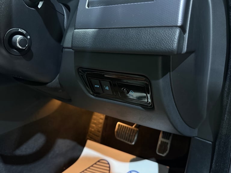 2017 Jaguar XF 2.0d R-Sport Saloon 4dr Diesel Auto AWD Euro 6 (s/s) (240 ps)