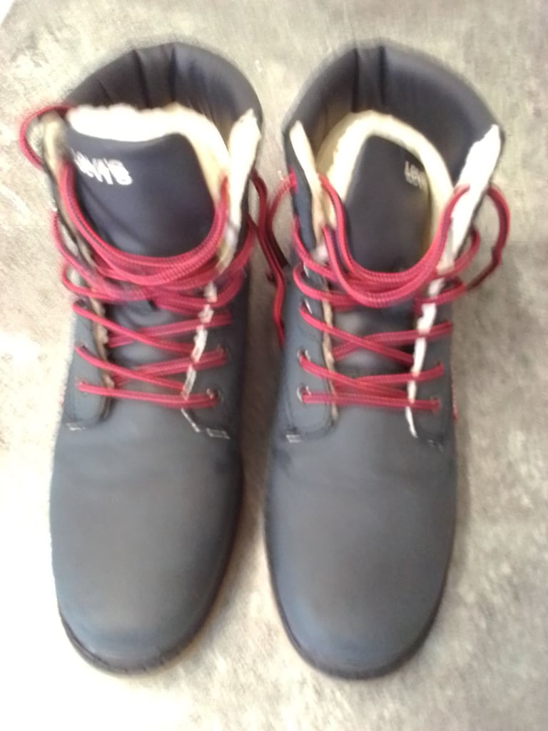'Levis' Ladies Boots.