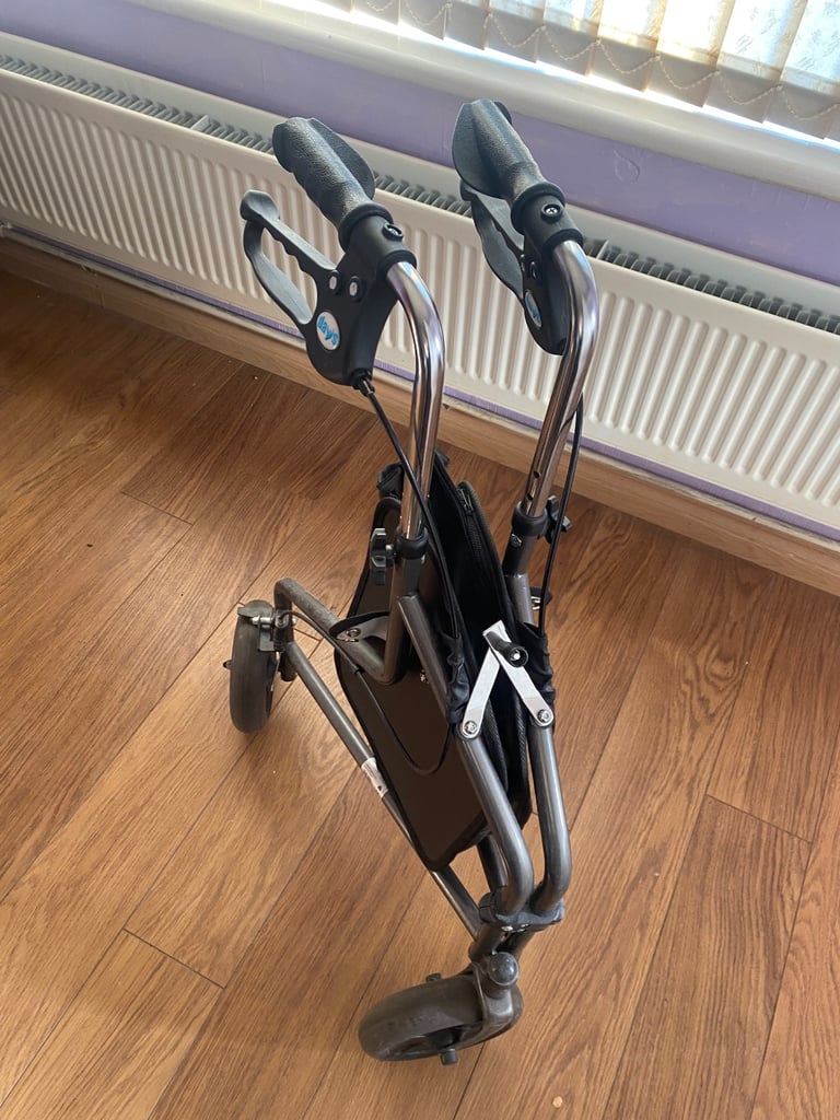 Mobility walker with bag 