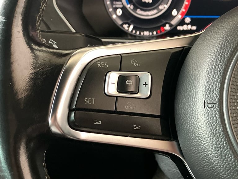 2017 Volkswagen Tiguan 2.0 TDi 150 4Motion R-Line 5dr SUV DIESEL Manual