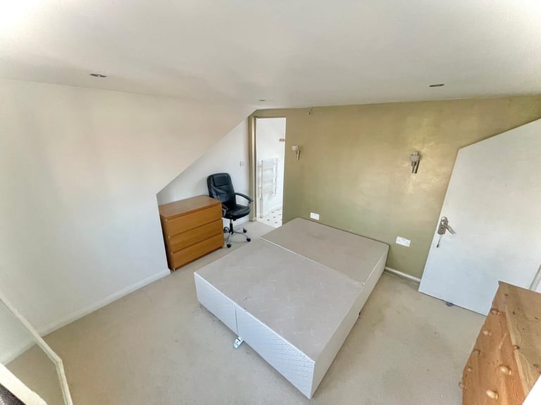 Spacious & Cosy Ensuite room for Rent TW3 3RT
