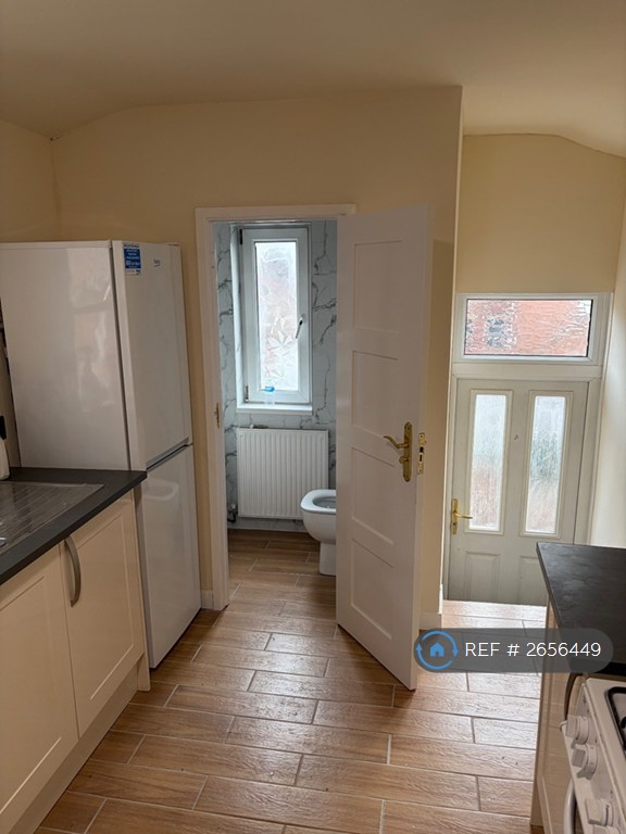 5 bedroom flat in Fenham, Newcastle Upon Tyne, NE4 (5 bed) (#2656449)